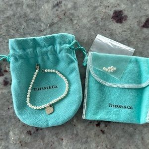 Return to Tiffany and Co Heart Pearl Bracelet
